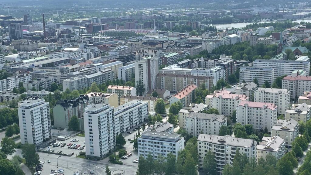 Maalämpö kerrostaloon – kustannukset ja toteutus 